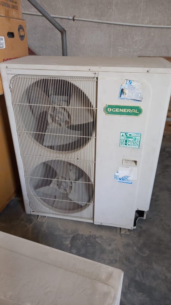Used AC buyers in Sharjah and Dubai.